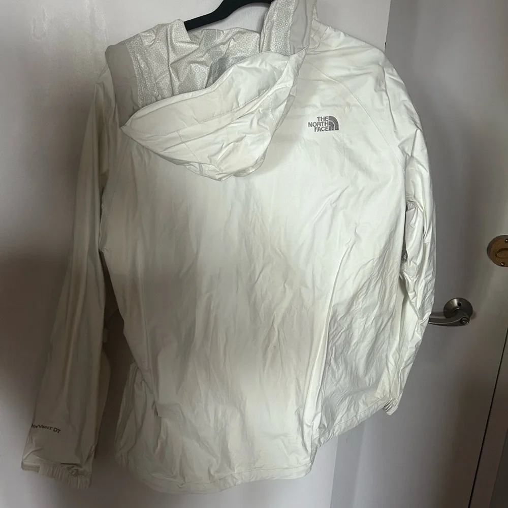 The North Face Women's White Ski & Snow Jacket - Picture 2 of 4